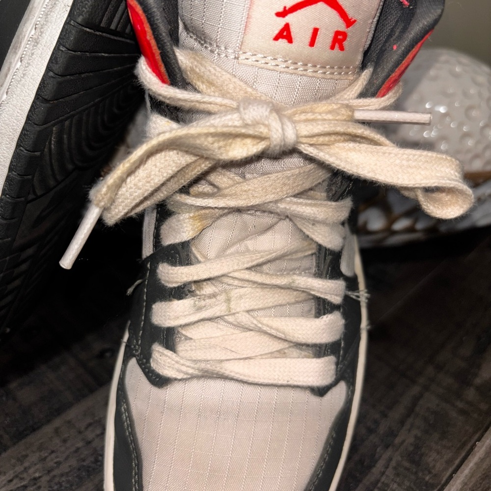 Air Jordan 1 Mid SE Womens Size 7 Newsprint Crimson - Picture 5 of 13